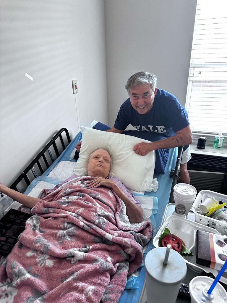 Rick Mantei Spreads Love At Tarabella Hospice