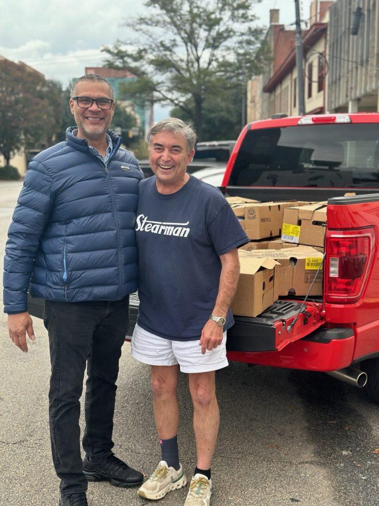 Rick Mantei Donates Turkeys to Oliver Gospel Mission for Thanksgiving
