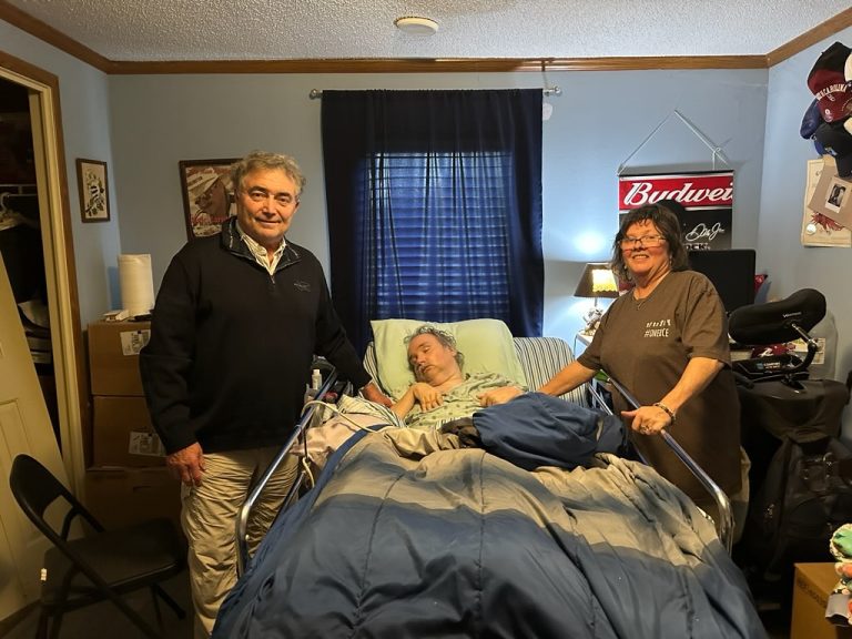 Rick Mantei Brings Gifts to Vickie & Ira Chavis Amid Life’s Challenges